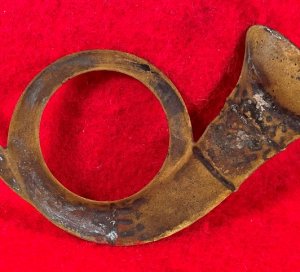 Federal Infantry "Hunting Horn" Hat Insignia with Display Case