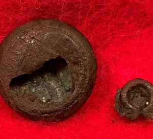 Confederate Infantry Button - Lined "I" - 16mm