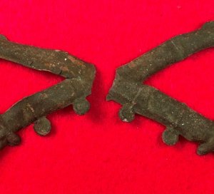 Federal Cavalry "Crossed Sabers" Hat Insignia