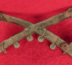 Cavalry Crossed Sabers Hat Insignia