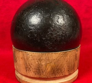 12 Pounder Solid Shot Cannonball with Repro Wood Sabot +++ Peter George Collection +++