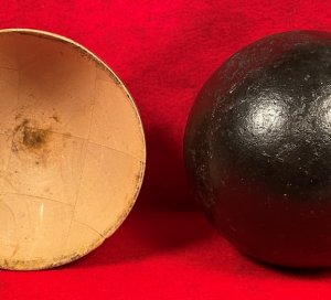 12 Pounder Solid Shot Cannonball with Repro Wood Sabot +++ Peter George Collection +++