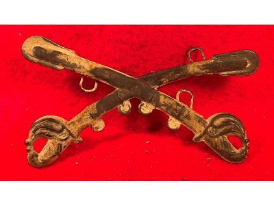 Cavalry Crossed Sabers Hat Insignia