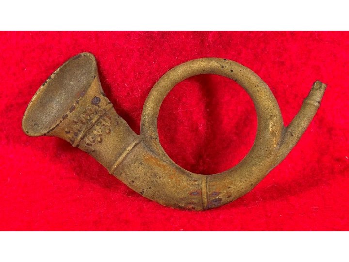 Federal Infantry "Hunting Horn" Hat Insignia with Display Case