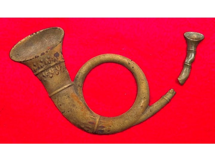 Federal Infantry "Hunting Horn" Hat Insignia with Display Case