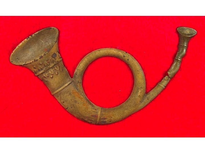 Federal Infantry "Hunting Horn" Hat Insignia with Display Case