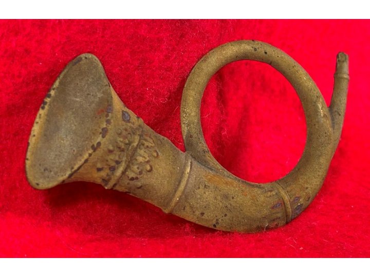 Federal Infantry "Hunting Horn" Hat Insignia with Display Case