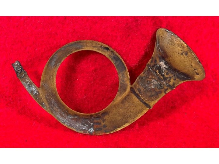 Federal Infantry "Hunting Horn" Hat Insignia with Display Case