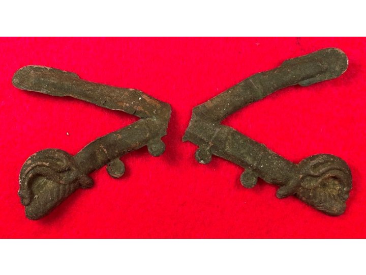 Federal Cavalry "Crossed Sabers" Hat Insignia