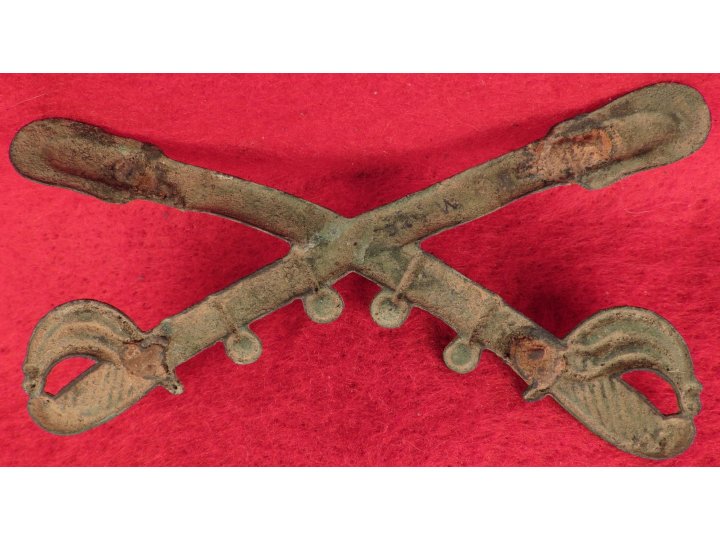 Cavalry Crossed Sabers Hat Insignia