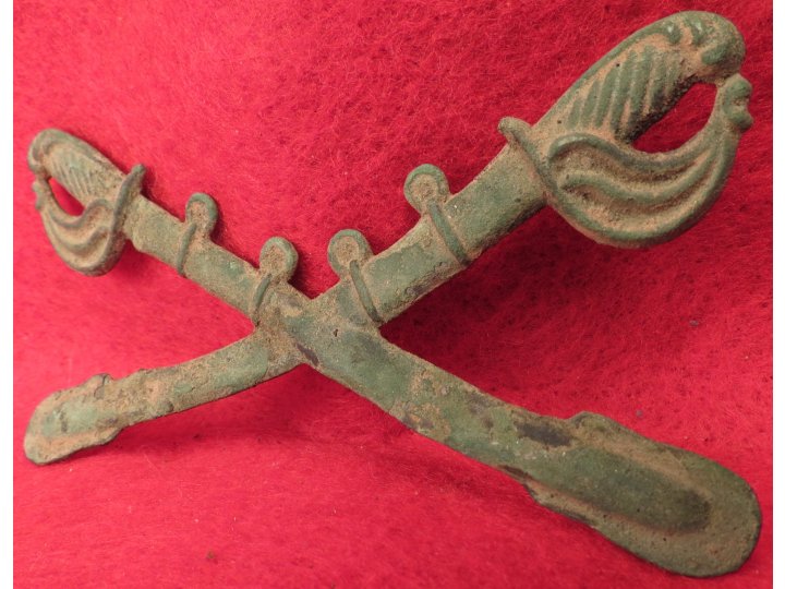 Cavalry Crossed Sabers Hat Insignia